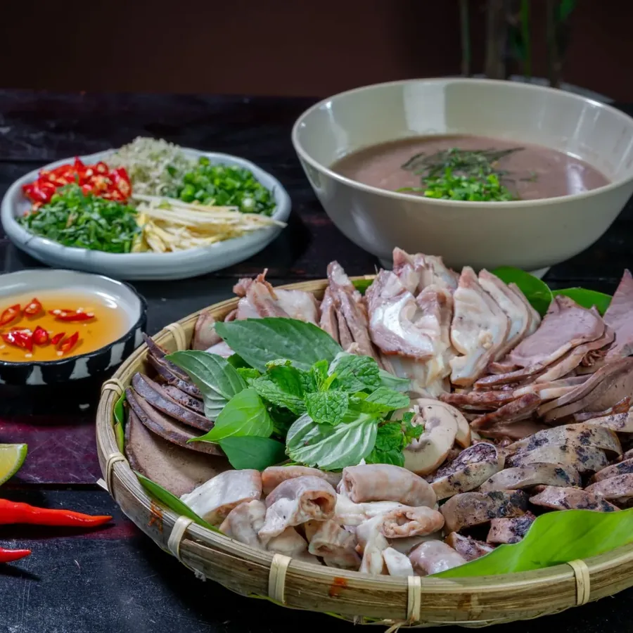 Sân ngoài trời buổi tối